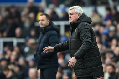 Steve Bruce, 21 Aralık 2024 'te Birmingham City' nin St. Andrew 's @ Knighthead Park, Birmingham' da Blackpool 'a karşı oynadığı Gökyüzü İddia Ligi 1 maçında Blackpool' un baş antrenörü.