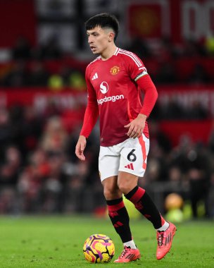 Manchester United ile Newcastle United 'ın 30 Aralık 2024' te Old Trafford, Manchester, İngiltere 'de oynadığı Premier League maçında maç yapan Lisandro Martnez