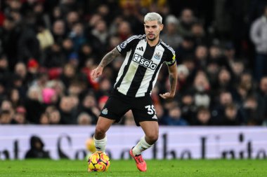 Newcastle United takımından Bruno Guimares, Manchester United ile Newcastle United maçında 30 Aralık 2024 tarihinde Old Trafford, Manchester, İngiltere 'de karşı karşıya geldi.