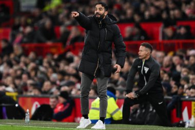 Manchester United 'ın Ruben Amorim Menajeri 30 Aralık 2024' te Old Trafford, Manchester 'da oynanan Premier League maçında oyuncularına talimat verir.