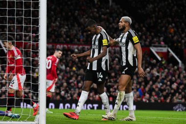 Newcastle United 'dan Alexander Isak, 30 Aralık 2024 tarihinde Manchester United ile Newcastle United' ın Old Trafford, Manchester, İngiltere 'de oynanan Premier League karşılaşmasında 0-1 kazanma hedefini kutluyor.