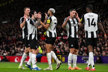 Newcastle United takımından Joelinton, 30 Aralık 2024 tarihinde Manchester United ile Newcastle United arasında oynanan Premier League maçında 0-2 'lik galibiyet golünü kutluyor.