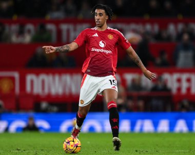 Manchester United 'dan Leny Yoro, Manchester United ile Newcastle United maçında 30 Aralık 2024' te Old Trafford, Manchester, İngiltere 'de karşı karşıya geldi.