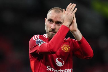 Manchester United takımından Christian Eriksen, 30 Aralık 2024 'te Old Trafford, Manchester, Birleşik Krallık' ta oynanan Premier League maçı sonrasında ev sahibi taraftarları alkışlıyor.