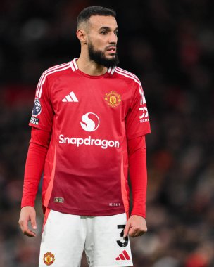Manchester United ve Newcastle United 'ın 30 Aralık 2024' te Old Trafford, Manchester, İngiltere 'de oynadığı Premier League maçında Noussair Mazraoui