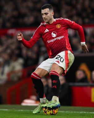 Manchester United 'dan Diogo Dalot, Manchester United ile Newcastle United maçında 30 Aralık 2024' te Old Trafford, Manchester, İngiltere 'de karşı karşıya geldi.