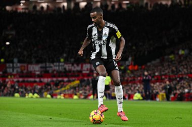 Newcastle United 'dan Alexander Isak 30 Aralık 2024' te Old Trafford, Manchester, İngiltere 'de oynanan Premier League maçında topu kontrol ediyor.