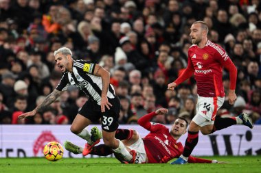 Manchester United takımından Diogo Dalot, 30 Aralık 2024 'te Manchester United ile Newcastle United Premier Lig karşılaşmasında Newcastle United takımının oyuncusu Sandro Tonali' ye faul yaptı.