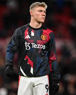 Manchester United 'dan Rasmus Hjlund Premier League maçı öncesinde 30 Aralık 2024' te Old Trafford, Manchester, İngiltere 'de oynanan Manchester United - Newcastle United maçında ısınma turunda