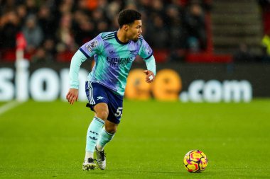 Arsenal 'den Ethan Nwaneri, 1 Ocak 2024' te Londra 'daki Gtech Community Stadyumu' nda Premier League maçında Brentford 'a karşı Arsenal maçında topla koşuyor.