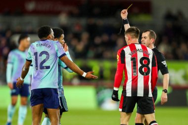 Arsenal 'den Jurrien Timber, Premier League maçı sırasında 1 Ocak 2025' te Londra 'daki Gtech Community Stadyumu' nda Brentford-Arsenal maçında sarı kart aldı.