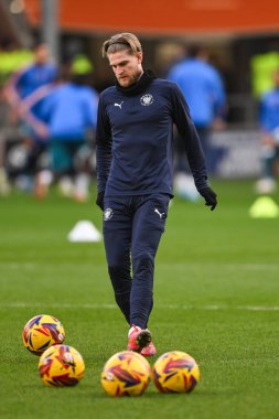 Blackpool takımından Hayden Coulson, 1 Ocak 2025 'te Bloomfield Road, Blackpool' da oynanan Blackpool-Shrewsbury maçı öncesinde oynanan maç öncesi ısınma maçında...
