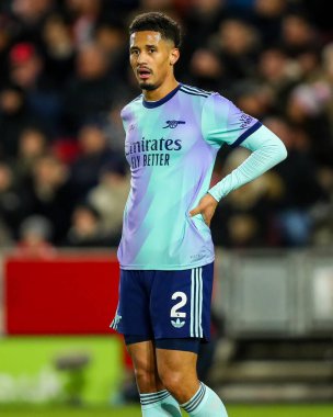 1 Ocak 2025 'te Londra' daki The Gtech Community Stadyumu 'nda oynanan Premier League maçında William Sthe-Arsenal seyrediyor.