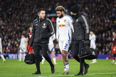 Leeds United takımından Jayden Bogle, 1 Ocak 2025 'te Leeds Road, İngiltere' de oynanan Sky Bet Şampiyonası maçında sakatlandı.