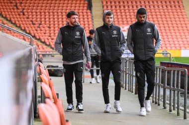 Blackpool 'dan James Husband, Zac Ashworth ve Ashley Fletcher, 1 Ocak 2024' te Bloomfield Road, Blackpool 'da oynanan Blackpool-Shrewsbury maçı öncesinde geldiler.