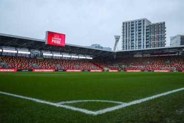 The Gtech Community Stadyumu, Premier League maçından önce Brentford 'a karşı Arsenal' in 1 Ocak 2025 'te Londra' daki Gtech Community Stadyumu 'nda oynadığı maçın genel görüntüsü.