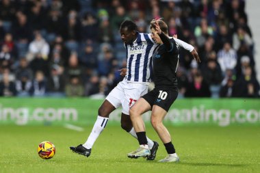 West Bromwich Albion 'dan Ousmane Diakit, Preston North End' den Mads Frkjr-Jensen 'i 1 Ocak 2025' te The Hawthorns, West Bromwich, Birleşik Krallık 'ta West Bromwich Albion-Preston North End maçında yendi.