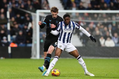 Preston North End 'den Liam Lindsay, West Bromwich Albion takımından Josh Maja' ya karşı West Bromwich Albion maçı sırasında Hawthorns, West Bromwich, 1 Ocak 2025 'te Preston North End maçında faul yaptı.