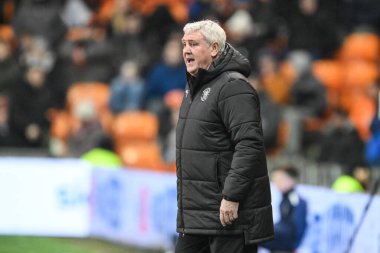 1 Ocak 2025 'te Bloomfield Road, Blackpool' da oynanan Blackpool-Shrewsbury maçında Blackpool 'un baş antrenörü Steve Bruce