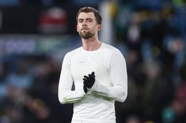 Leeds United takımından Patrick Bamford, 1 Ocak 2024 'te Leeds Road, İngiltere' de oynanan Sky Bet Şampiyonası karşılaşmasında taraftarları alkışlıyor.