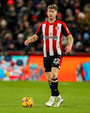 Brentford 'dan Nathan Collins, 1 Ocak 2025' te Londra 'daki Gtech Community Stadyumu' nda Brentford Arsenal 'e karşı oynanan Premier League maçında topla koşuyor.
