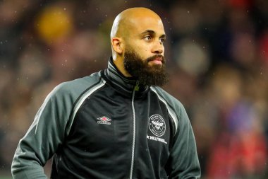 Brentford 'dan Bryan Mbeumo, 1 Ocak 2025' te Londra 'daki Gtech Community Stadyumu' nda oynanan Premier League karşılaşması öncesinde sıralanıyor.