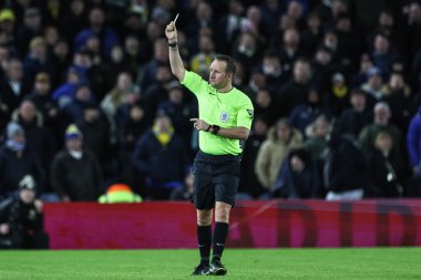 Hakem Tony Harrington, Blackburn Rovers takımının menajeri John Eustace 'a 1 Ocak 2025' te Elland Road, Leeds, İngiltere 'de Leeds' e karşı Leeds-Blackburn Rovers maçında sarı kart verdi.