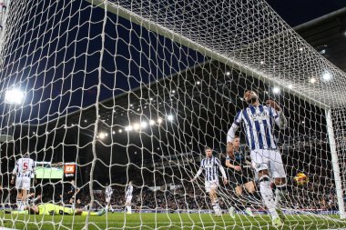 West Bromwich Albion takımından Darnell Furlong, 1 Ocak 2025 'te The Hawthorns, West Bromwich, İngiltere' de oynanan Sky Bet Şampiyonası 'nda West Bromwich Albion' a karşı Preston North End maçında 3-1 berabere kalma golünü attı.