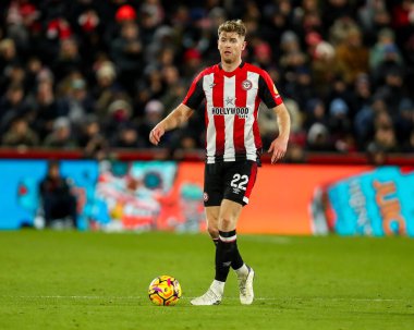 Brentford 'dan Nathan Collins, 1 Ocak 2025' te Londra 'daki Gtech Community Stadyumu' nda Brentford Arsenal 'e karşı oynanan Premier League maçında topla koşuyor.