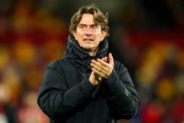 Brentford 'dan Thomas Frank, 1 Ocak 2025' te İngiltere 'nin Londra kentinde oynanan The Gtech Community Stadyumu' nda Brentford-Arsenal maçı sonrasında takımların yenildiğini kabul ediyor.