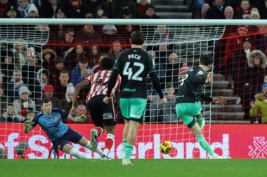 Sheffield United takımından Kieffer Moore, 1 Ocak 2025 'te İngiltere' nin Sunderland kentinde Sheffield United 'a karşı oynanan Sky Bet Şampiyonası karşılaşmasında Sunderland takımından Anthony Patterson' a penaltı hakkı verildi.