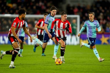 Brentford 'dan Yehor Yarmoliuk, 1 Ocak 2025' te Londra 'daki Gtech Community Stadyumu' nda oynanan Premier League karşılaşmasında topu kırıyor.