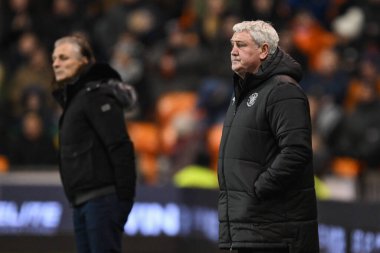 1 Ocak 2025 'te Bloomfield Road, Blackpool' da oynanan Blackpool-Shrewsbury maçında Blackpool 'un baş antrenörü Steve Bruce