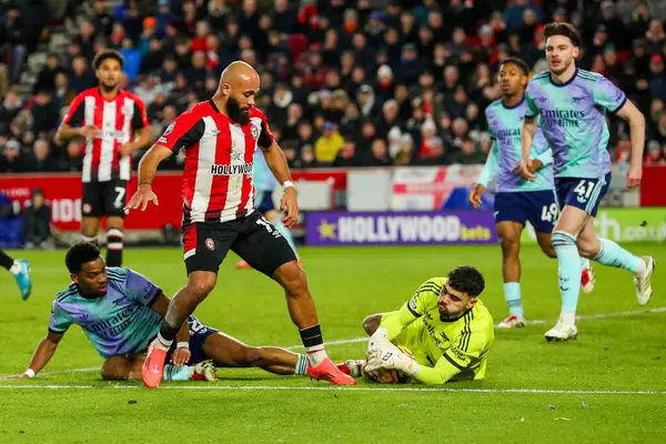 Arsenal 'den David Raya, 1 Ocak 2025' te İngiltere 'deki Gtech Community Stadyumu' nda oynanan Premier League maçında Brentford 'a karşı Arsenal maçında bir kurtarış yaptı.