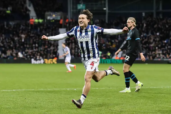 West Bromwich Albion takımından Callum Styles, 1 Ocak 2025 'te İngiltere' nin Hawthorns kentinde oynanan Sky Bet Şampiyonası 'nda West Bromwich Albion ve Preston North End maçında 2-0 kazanma golünü kutluyor.