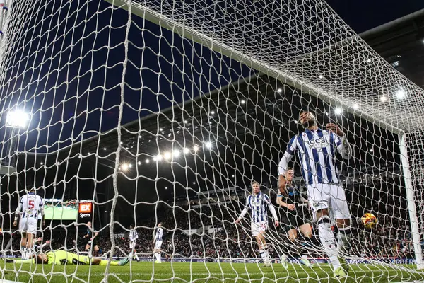 West Bromwich Albion takımından Darnell Furlong, 1 Ocak 2025 'te The Hawthorns, West Bromwich, İngiltere' de oynanan Sky Bet Şampiyonası 'nda West Bromwich Albion' a karşı Preston North End maçında 3-1 berabere kalma golünü attı.