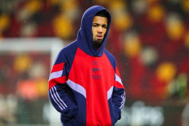 Gabriel of Arsenal, 1 Ocak 2025 'te İngiltere' deki Gtech Community Stadyumu 'nda oynanan Premier League karşılaşması öncesinde Gtech Community Stadyumu' na geldi.