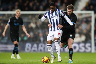 West Bromwich Albion 'dan Josh Maja Preston North End' den Liam Lindsay 'i Sky Bet Şampiyonası' nda West Bromwich Albion, Preston North End 'e karşı The Hawthorns, West Bromwich, Birleşik Krallık, 1 Ocak 2025' te oynadığı maçta durdurdu.