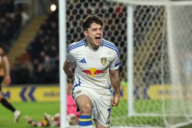 Leeds United takımından Daniel James, 4 Ocak 2024 'te MKM Stadyumu' nda Hull City ile Leeds United arasındaki Sky Bet Şampiyonası maçında 1-2 'lik galibiyetini kutluyor.