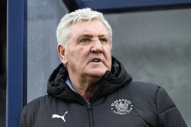 Steve Bruce, Adams Park, High Wycombe, Birleşik Krallık 'ta Wycombe Wanderers' a karşı oynanan Sky Bet 1 karşılaşmasında Blackpool 'un baş antrenörü.