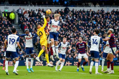 Tottenham Hotspur 'dan Brandon Austin, Tottenham Hotspur' a karşı Newcastle United Premier Lig maçında Londra 'daki Tottenham Hotspur Stadyumu' nda 4 Ocak 2025 'te bir kurtarış yaptı.