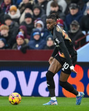 Leicester City 'den Stephy Mavididi, Premier Lig maçı sırasında İngiltere' nin Birmingham kentindeki Villa Park 'ta oynanan Aston Villa-Leicester maçında topla bir çıkış yaptı.