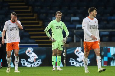 Blackpool 'dan Harry Tyrer, Adams Park, High Wycombe, İngiltere' de 4 Ocak 2025 'te oynanan Sky Bet 1 maçında Wycombe Wanderers' ın Blackpool 'a karşı oynadığı maçta 1-0 berabere kalma golünü kabul etti.