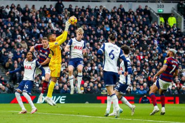 Tottenham Hotspur takımından Brandon Austin, Tottenham Hotspur 'a karşı Newcastle United' ın 4 Ocak 2024 'te Londra' daki Tottenham Hotspur Stadyumu 'nda oynanan Premier League maçında bir kurtarış yaptı.