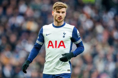 Tottenham Hotspur takımından Timo Werner, Tottenham Hotspur 'a karşı Newcastle United' ın 4 Ocak 2024 'te oynanan Premier Lig karşılaşmasında Londra' daki Tottenham Hotspur Stadyumu 'na bakıyor.