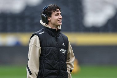 Leeds United takımından Brenden Aaronson, 4 Ocak 2024 'te MKM Stadyumu' nda oynanan Hull City - Leeds United maçında gülümseyerek geldi.