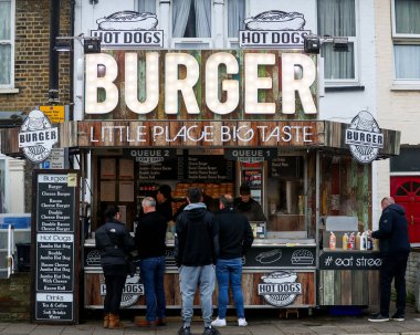 Tottenham Hotspur Stadyumu 'nun önünde Tottenham Hotspur maçı öncesinde Tottenham Hotspur, Newcastle United' a karşı Tottenham Hotspur Stadyumu, Londra, 4 Ocak 2024
