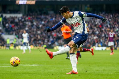 Tottenham Hotspur takımından Yves Bissouma, Premier League maçında Tottenham Hotspur 'a karşı Newcastle United' ın Tottenham Hotspur Stadyumu 'nda 4 Ocak 2025' te çekimleri sırasında görülüyor.