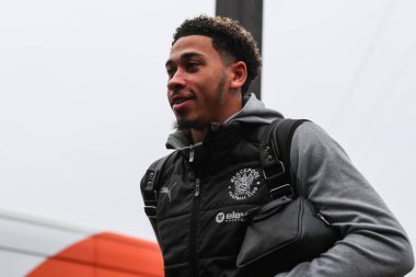 Blackpool 'dan Jordan Lawrence-Gabriel, 4 Ocak 2024' te Adams Park, High Wycombe, İngiltere 'de Wycombe Wanderers' a karşı oynanan Sky Bet 1 maçı öncesinde geldi.