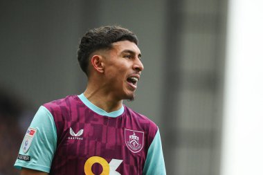 Burnley 'den Jeremy Sarmiento, 4 Ocak 2024' te Blackburn, İngiltere 'deki Ewood Park' ta Blackburn Rovers 'a karşı oynanan Gökyüzü İddia Şampiyonası maçında takım arkadaşlarına talimatları haykırıyor.